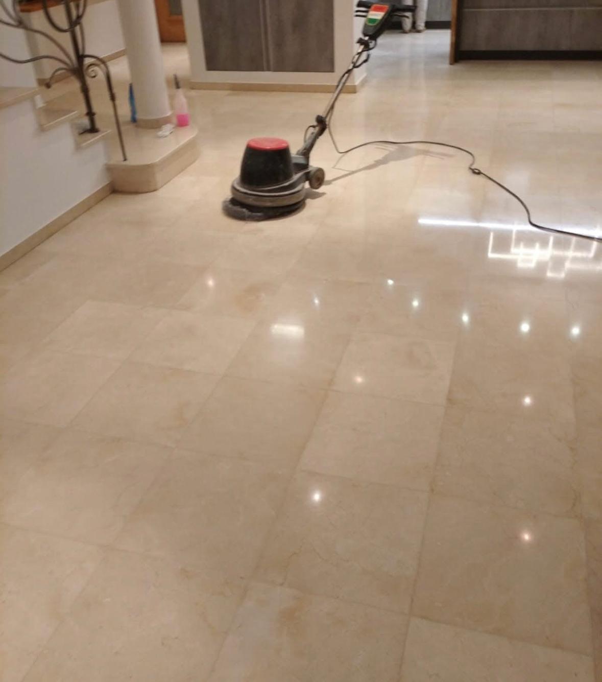 עבודת פוליש והברקת רצפה